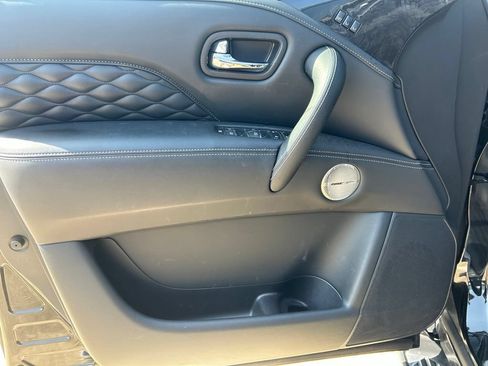 Used 2024 INFINITI QX80 Sensory AWD/4WD image 10