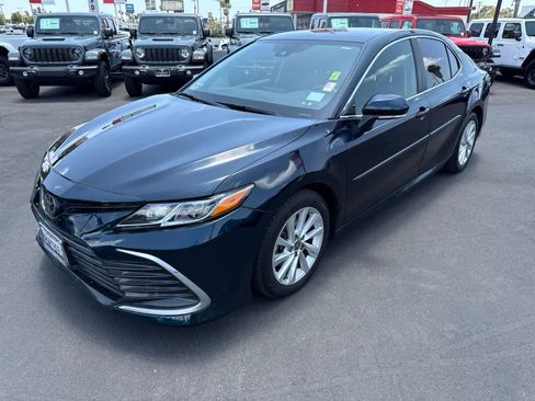 Used 2021 Toyota Camry LE w/ Convenience Package FWD image 1