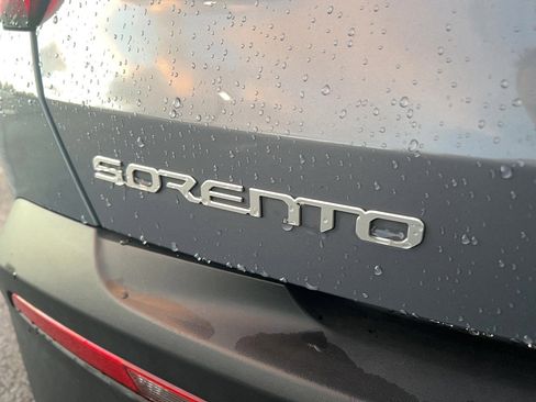 Used 2023 Kia Sorento LX image 10