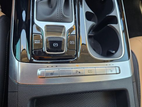 Used 2024 Kia Carnival EX FWD image 21