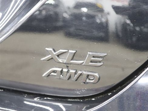 Used 2022 Toyota Camry XLE AWD/4WD image 8