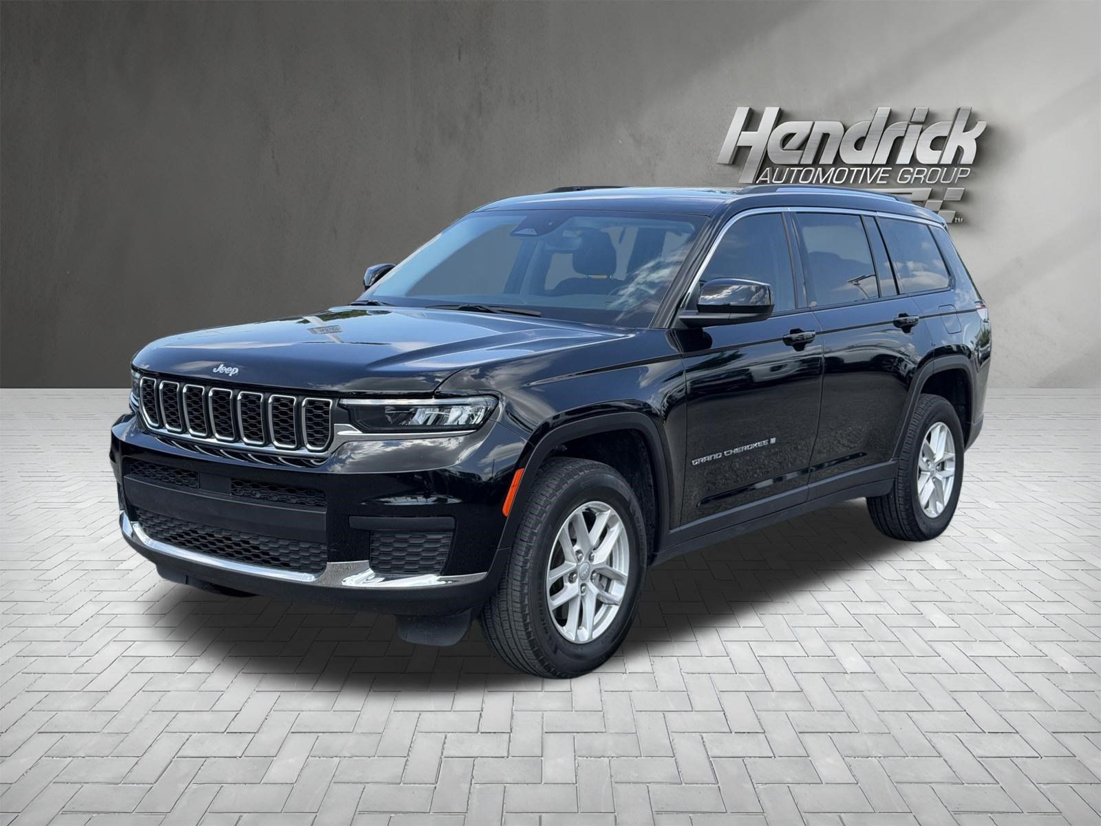 Used 2022 Jeep Grand Cherokee L Laredo w/ Luxury Tech Group I RWD image 5
