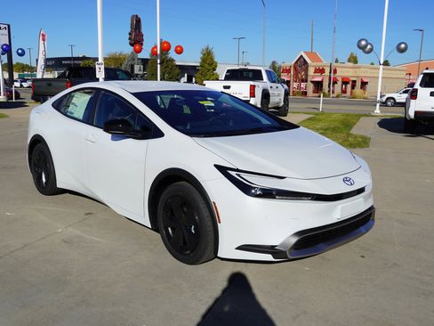 New 2026 Toyota Prius Plug-In Hybrid image 2