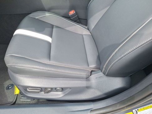 Used 2025 Toyota Camry SE image 16