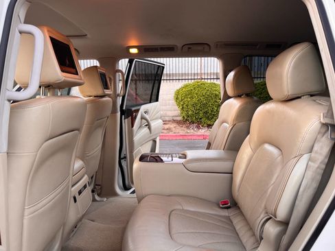 Used 2015 INFINITI QX80 2WD w/ Deluxe Technology Package image 10