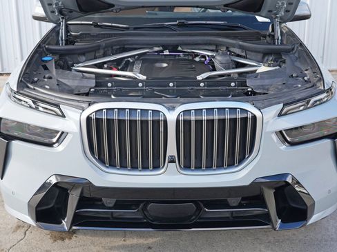 Used 2023 BMW X7 xDrive40i w/ M Sport Package image 8