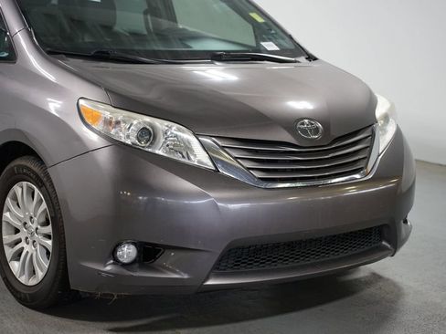 Used 2017 Toyota Sienna XLE FWD image 4