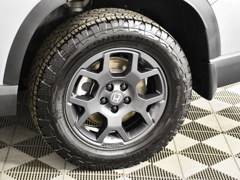 Used 2025 Honda Pilot TrailSport image 54