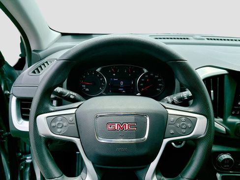 Used 2023 GMC Terrain SLE w/ Driver Convenience Package FWD image 13