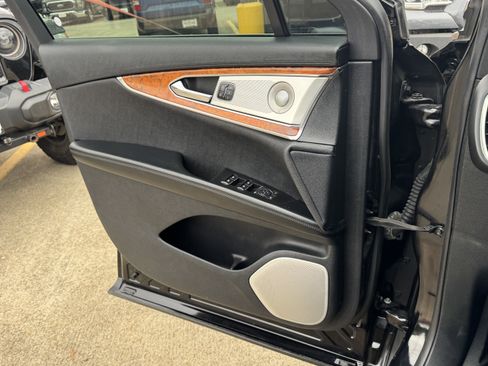 Used 2020 Lincoln Nautilus Reserve w/ Equipment Group 202A image 28