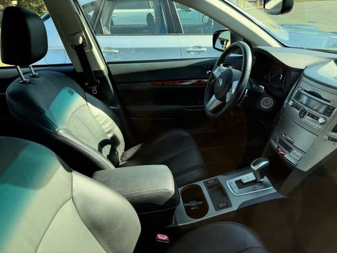 Used 2010 Subaru Legacy 2.5i Limited AWD/4WD image 6