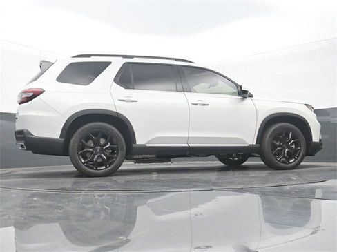 Certified 2025 Honda Pilot Touring image 31