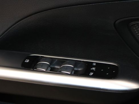Used 2025 Mercedes-Benz C 300 Sedan image 34