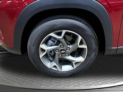Certified 2025 Chevrolet Trax LT w/ Driver Confidence Package FWD image 29