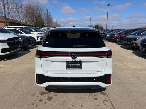 New 2026 Volkswagen Tiguan SE R-Line AWD/4WD image 5