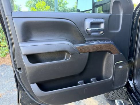 Used 2017 GMC Sierra 2500 Denali w/ Duramax Plus Package AWD/4WD image 11