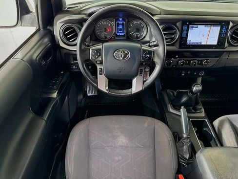 Used 2018 Toyota Tacoma TRD Sport AWD/4WD image 19