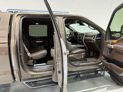 Used 2017 Ford F350 King Ranch w/ King Ranch Ultimate Package AWD/4WD image 11