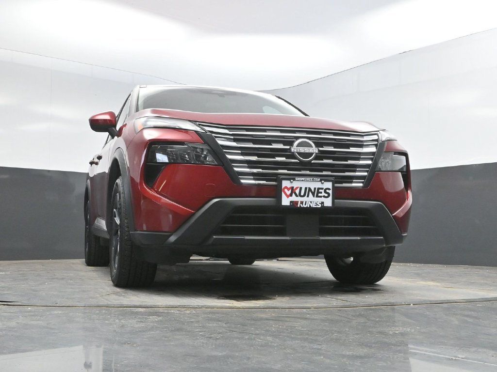 Used 2025 Nissan Rogue SV AWD/4WD image 29