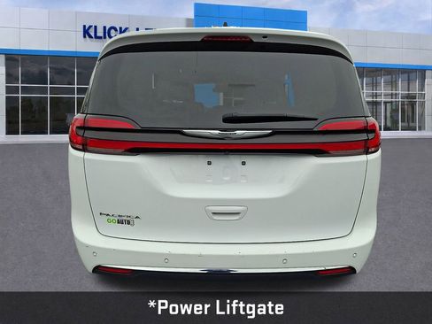 Used 2023 Chrysler Pacifica Touring-L image 7