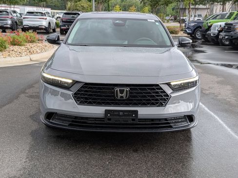 Used 2025 Honda Accord SE image 8