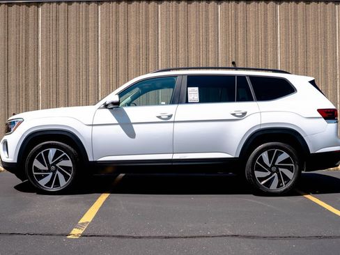Used 2024 Volkswagen Atlas SE AWD/4WD image 12