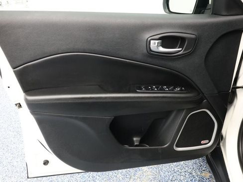 Used 2019 Jeep Compass Latitude image 8