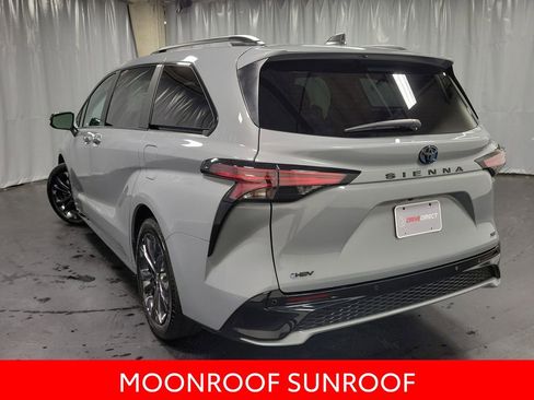 Used 2025 Toyota Sienna XSE image 6