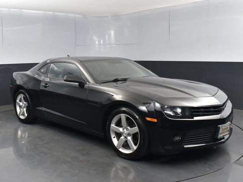 Used 2015 Chevrolet Camaro LT RWD image 2