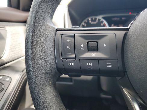 Used 2021 Nissan Rogue SV image 17