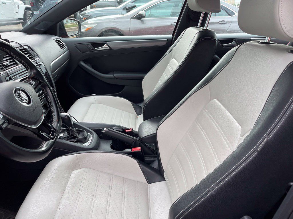 Used 2016 Volkswagen Jetta Sport w/ Lighting Package FWD image 9