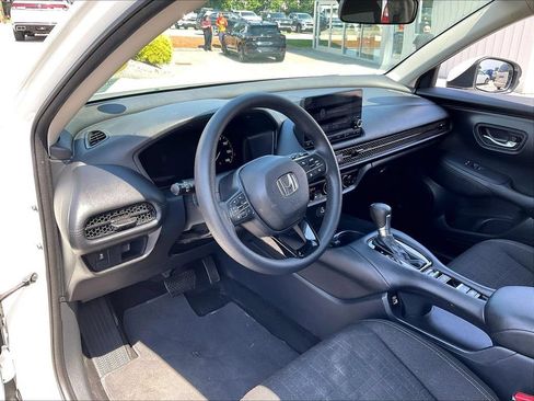 Used 2023 Honda HR-V LX image 8