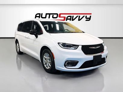 Used 2026 Chrysler Pacifica Select