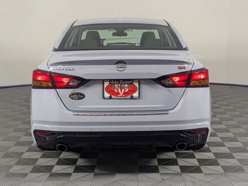 Used 2023 Nissan Altima 2.5 SR w/ SR Premium Package image 6