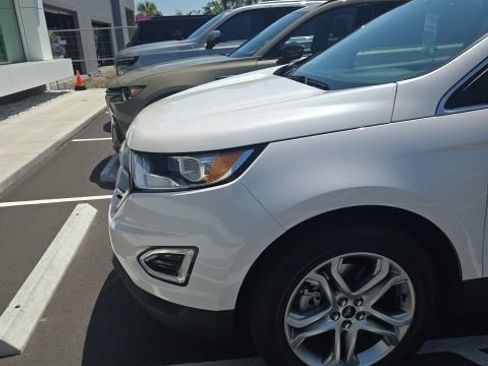 Used 2017 Ford Edge Titanium w/ Technology Package FWD image 3