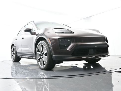 Certified 2025 Porsche Macan Electric RWD image 54