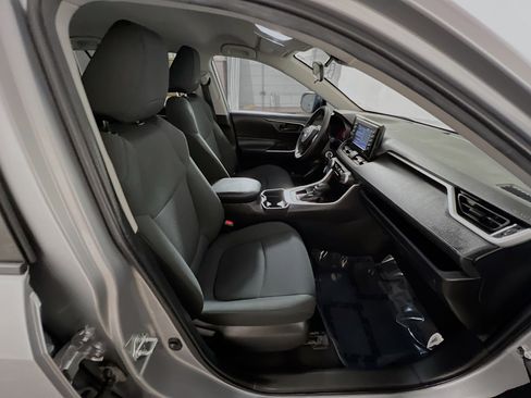Used 2021 Toyota RAV4 LE image 31