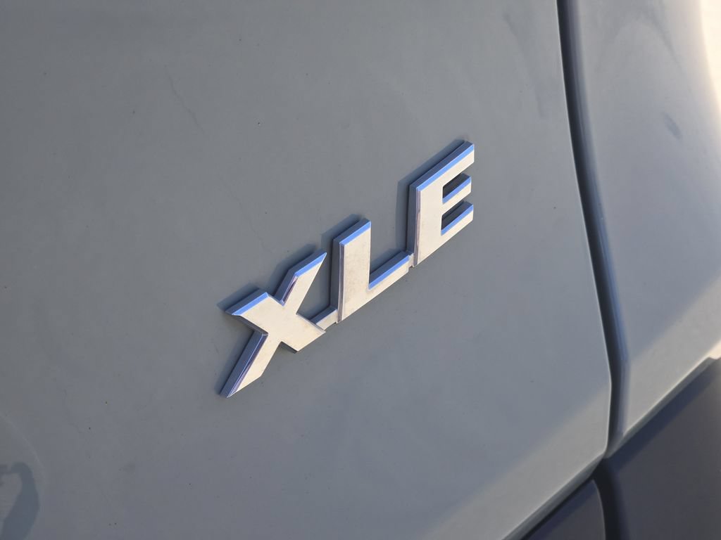 Used 2020 Toyota RAV4 XLE FWD image 12