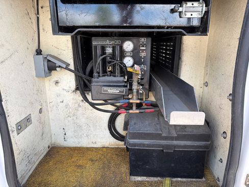 Used 2006 Ford F450 2WD Regular Cab Super Duty image 8