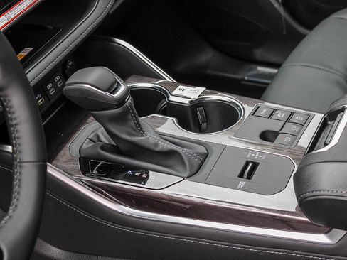 New 2026 Toyota Highlander Platinum AWD/4WD image 22