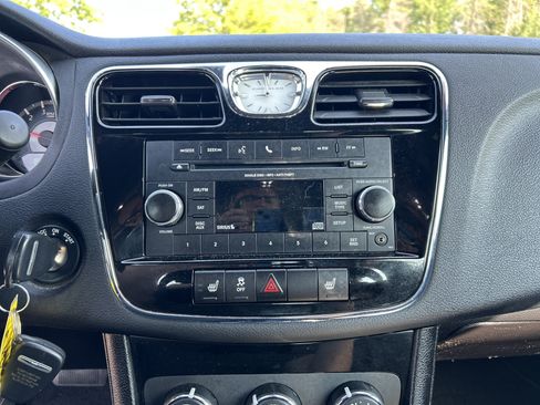 Used 2013 Chrysler 200 Limited FWD image 13