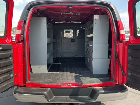 Used 2017 Chevrolet Express 2500 RWD image 12