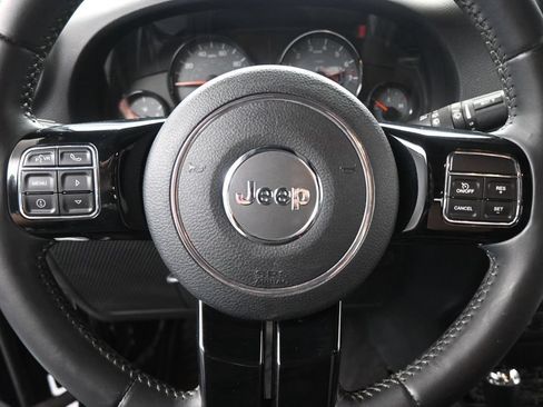 Used 2016 Jeep Wrangler Unlimited Sahara AWD/4WD image 10