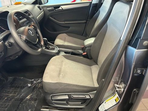 Used 2018 Volkswagen Jetta S image 8