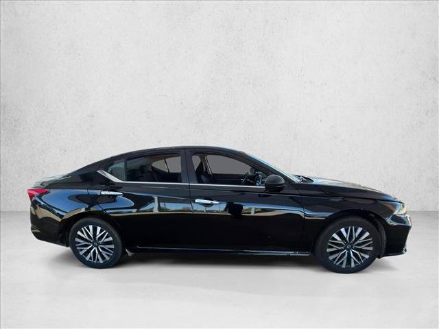 Used 2025 Nissan Altima 2.5 SV FWD image 4