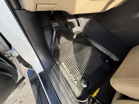 Used 2019 Toyota Sequoia Limited image 23