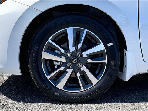 Used 2025 Nissan Versa SV w/ Trunk Package image 8