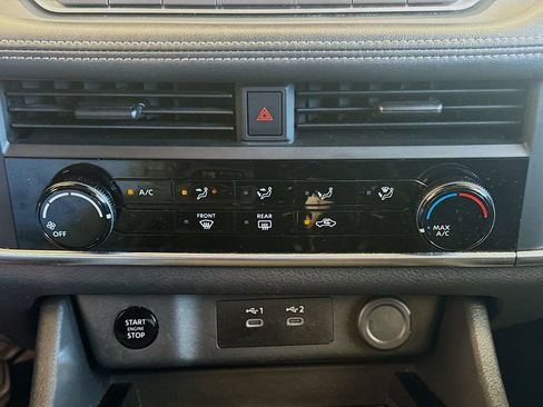 Used 2024 Nissan Rogue S AWD/4WD image 14