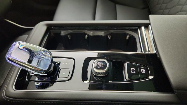 Used 2026 Volvo XC90 B5 Core AWD/4WD image 17