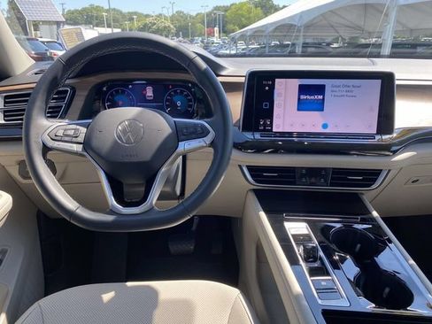 Certified 2026 Volkswagen Atlas SE w/ Panoramic Sunroof Package FWD image 13